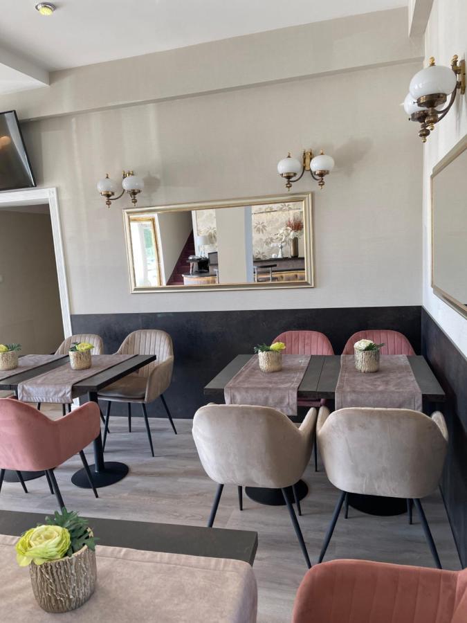 Hotel Forras Komárom المظهر الخارجي الصورة