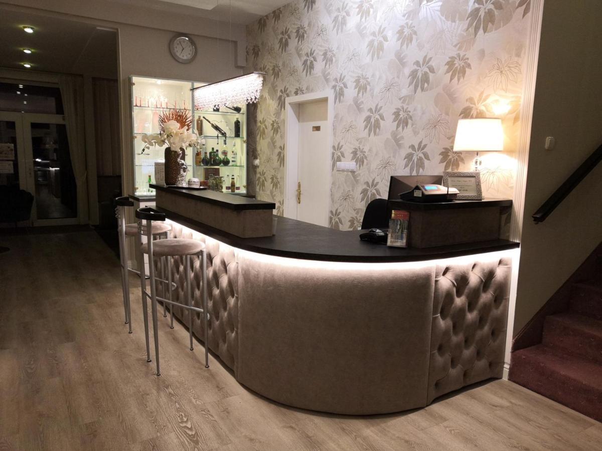 Hotel Forras Komárom المظهر الخارجي الصورة