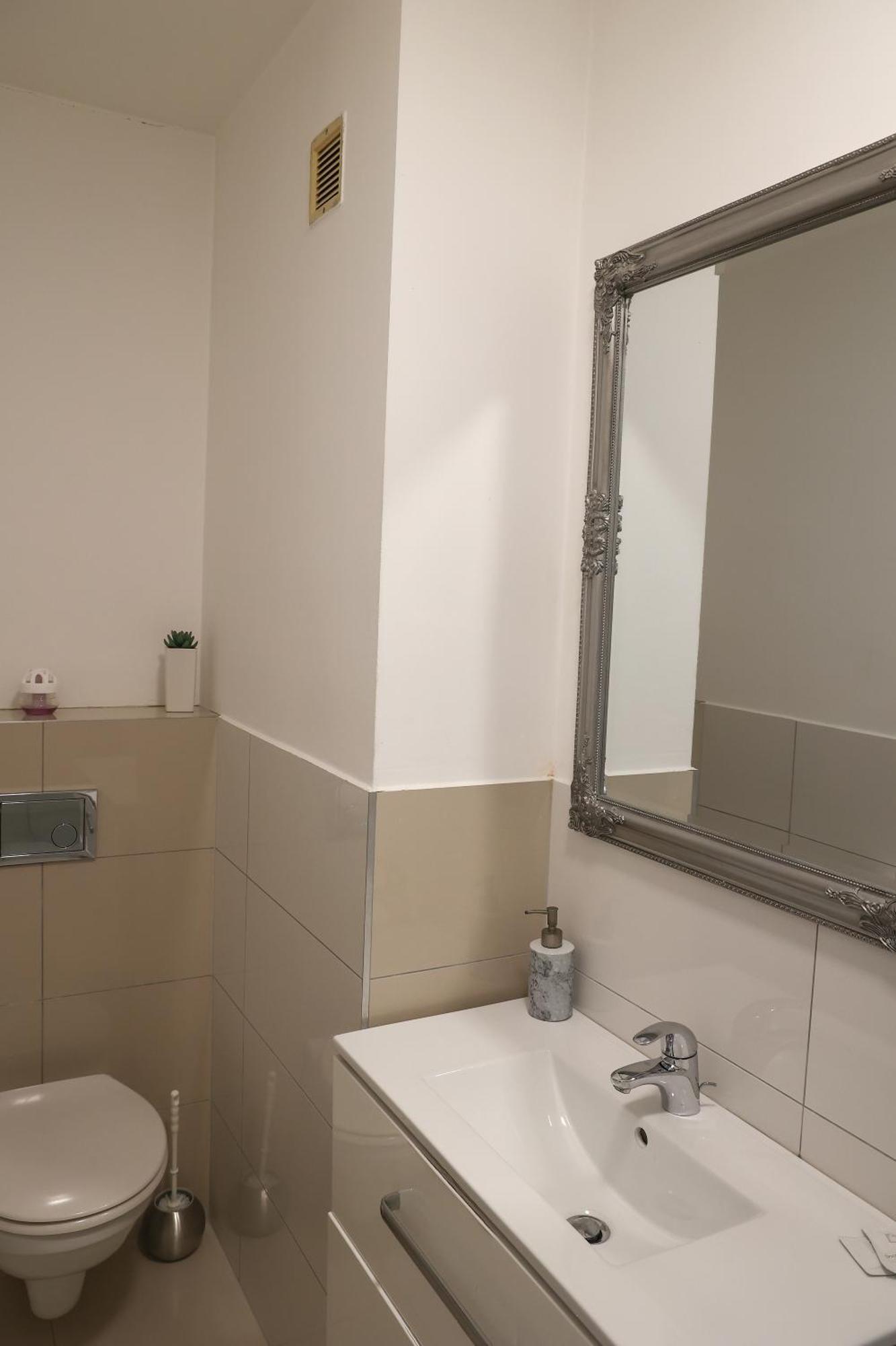 Hotel Forras Komárom الغرفة الصورة