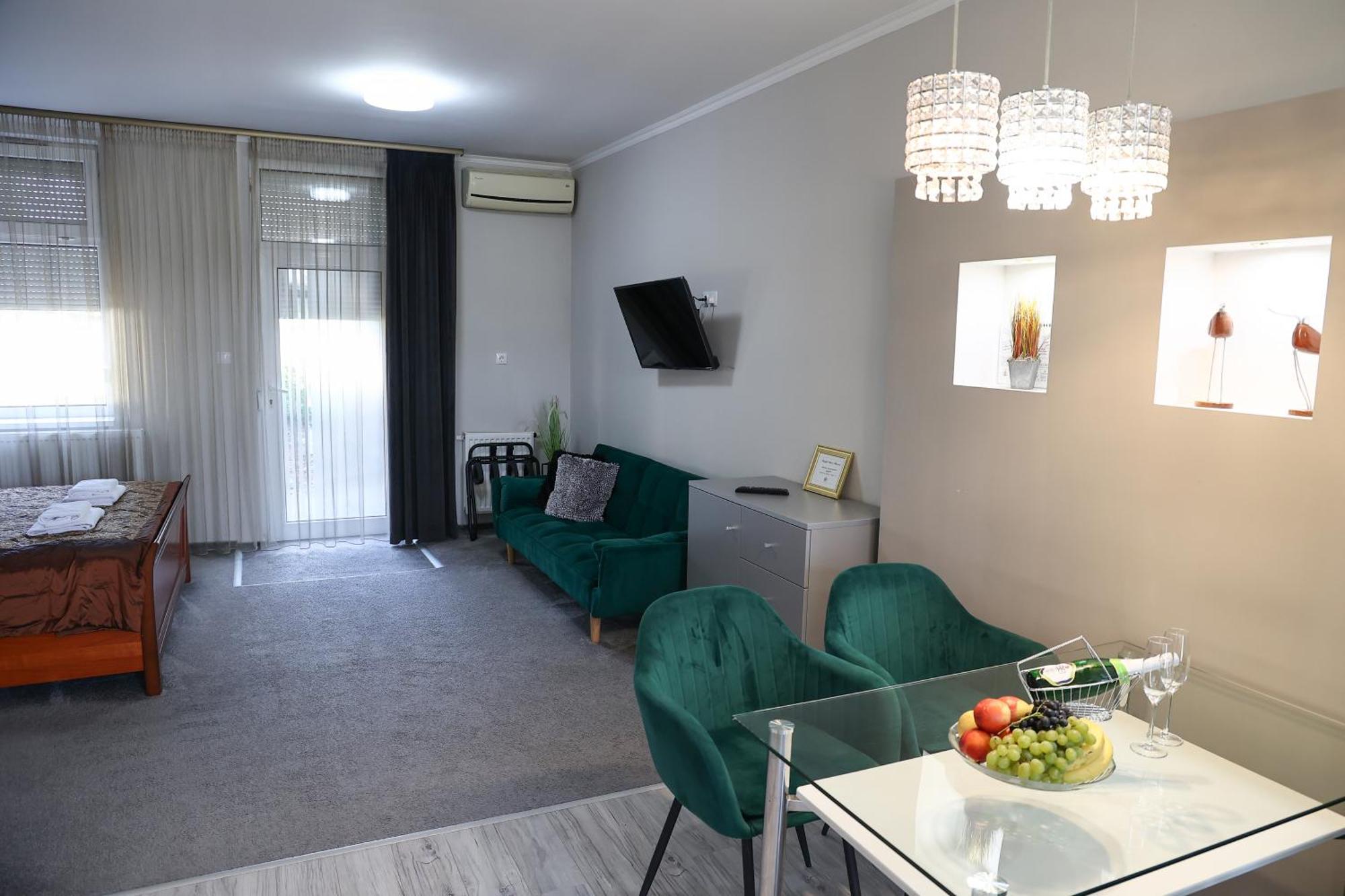 Hotel Forras Komárom المظهر الخارجي الصورة