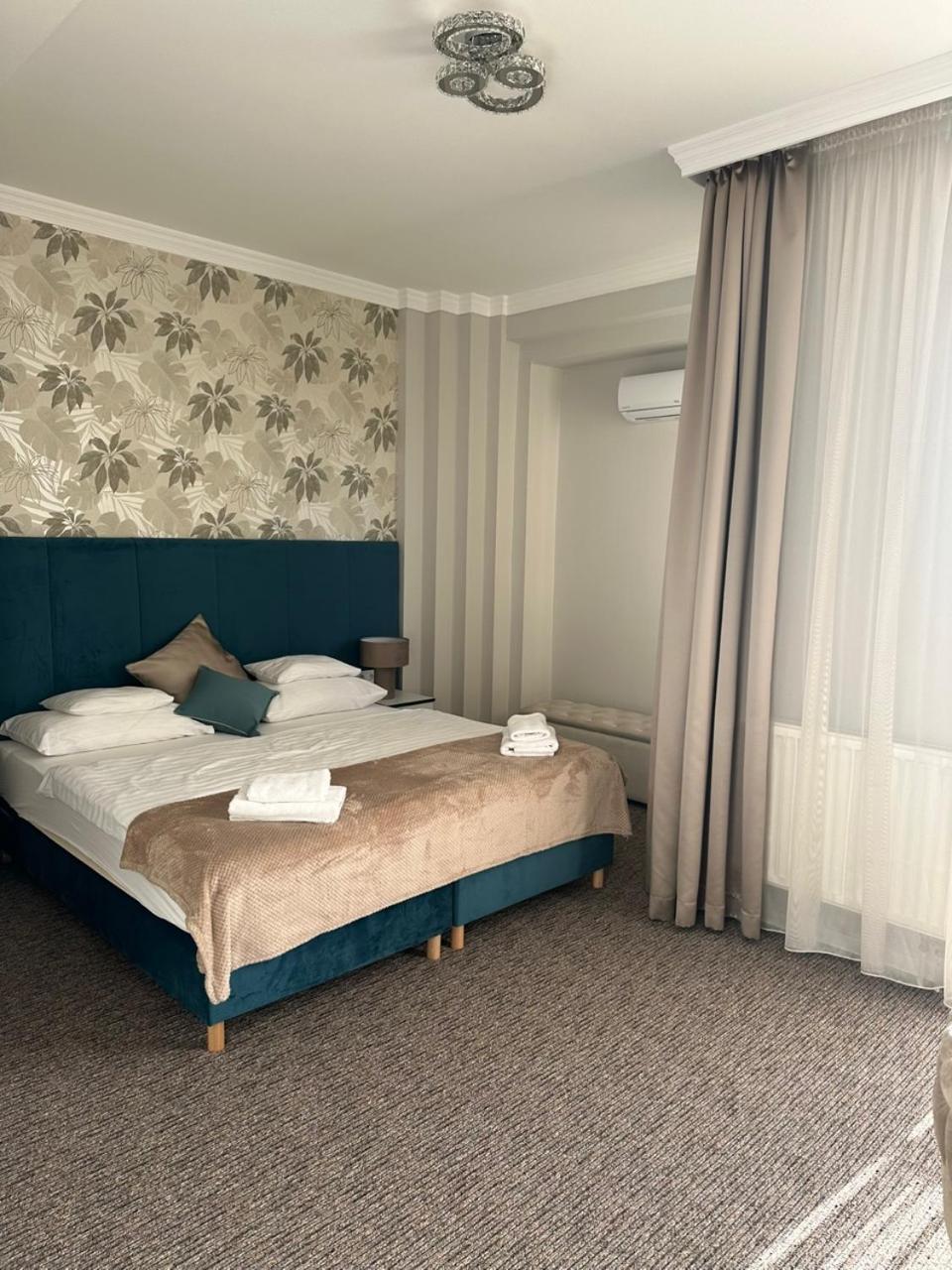 Hotel Forras Komárom المظهر الخارجي الصورة
