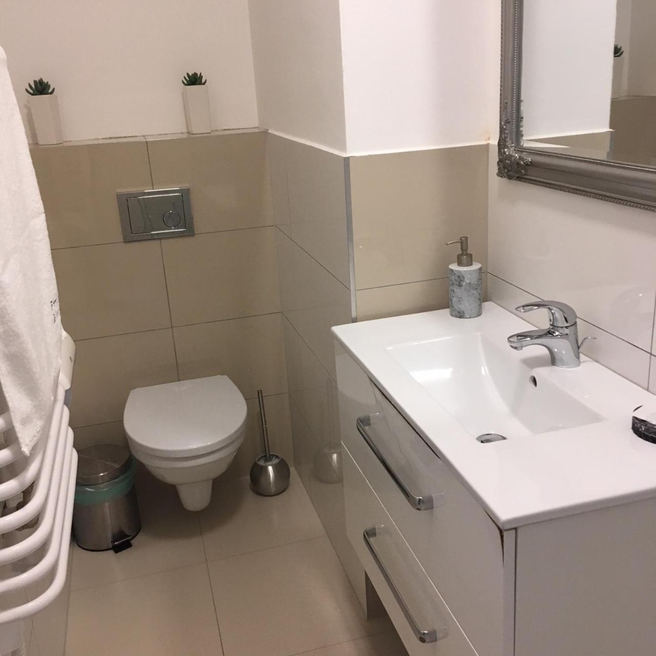Hotel Forras Komárom المظهر الخارجي الصورة