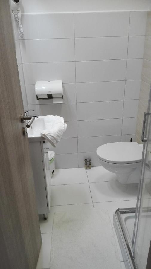Hotel Forras Komárom المظهر الخارجي الصورة